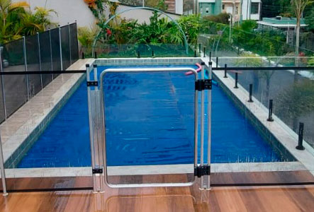 cerca para piscina com portão